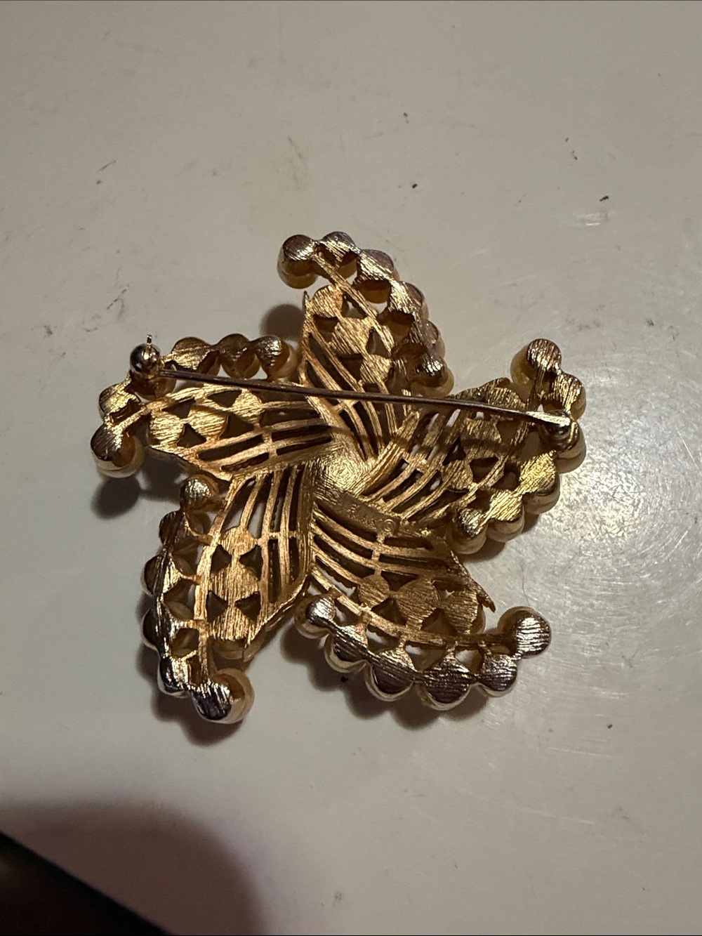Gold Pearl Starfish Brooch - Elegant Women's Jewelry - Picture 2 of 2